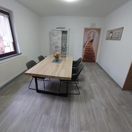 Ganze Ferienwohnung 5 Km Von Erfurt, Mit Kaffeevollautomat, Tv, Wlan, Boxspringbett, Schlafsofa Und Einkaufsmoeglichkeiten, Sehr Gute Anbindung Zur A71 Und A4, Kostenloser Oeff Parkplatz Fuer Pkw Und Transporter Elxleben Ngoại thất bức ảnh