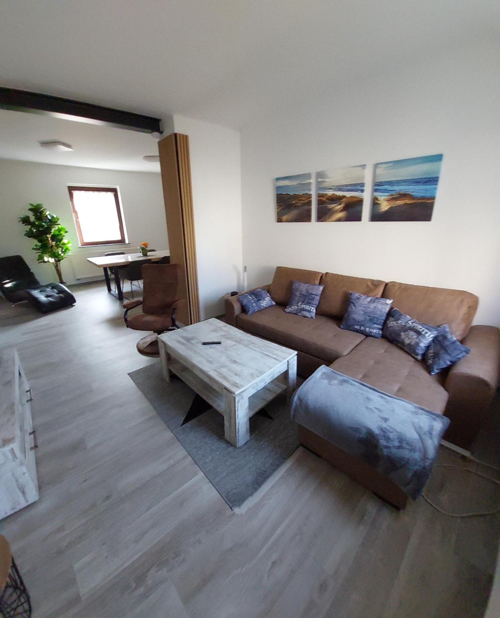 Ganze Ferienwohnung 5 Km Von Erfurt, Mit Kaffeevollautomat, Tv, Wlan, Boxspringbett, Schlafsofa Und Einkaufsmoeglichkeiten, Sehr Gute Anbindung Zur A71 Und A4, Kostenloser Oeff Parkplatz Fuer Pkw Und Transporter Elxleben Ngoại thất bức ảnh