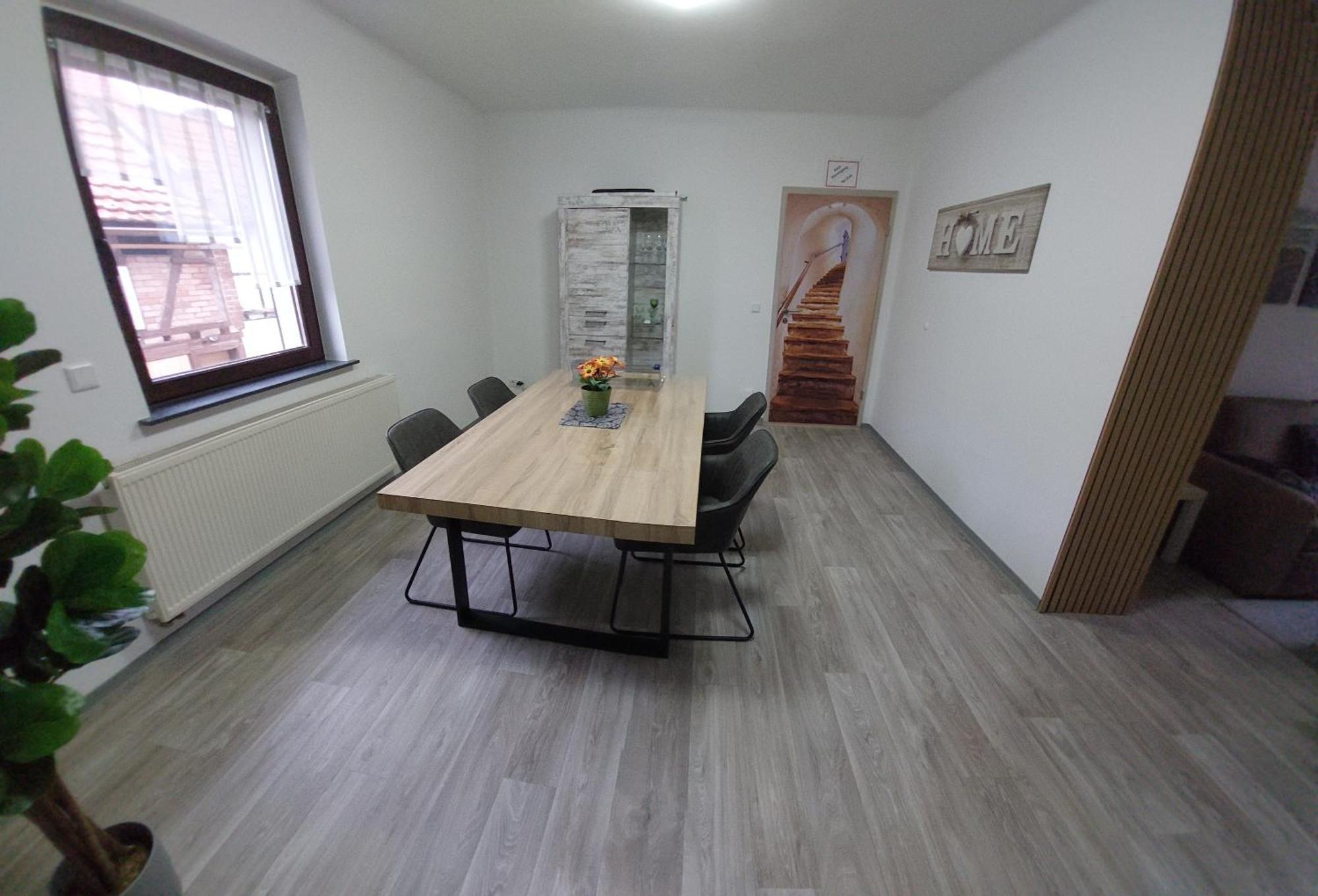 Ganze Ferienwohnung 5 Km Von Erfurt, Mit Kaffeevollautomat, Tv, Wlan, Boxspringbett, Schlafsofa Und Einkaufsmoeglichkeiten, Sehr Gute Anbindung Zur A71 Und A4, Kostenloser Oeff Parkplatz Fuer Pkw Und Transporter Elxleben Ngoại thất bức ảnh