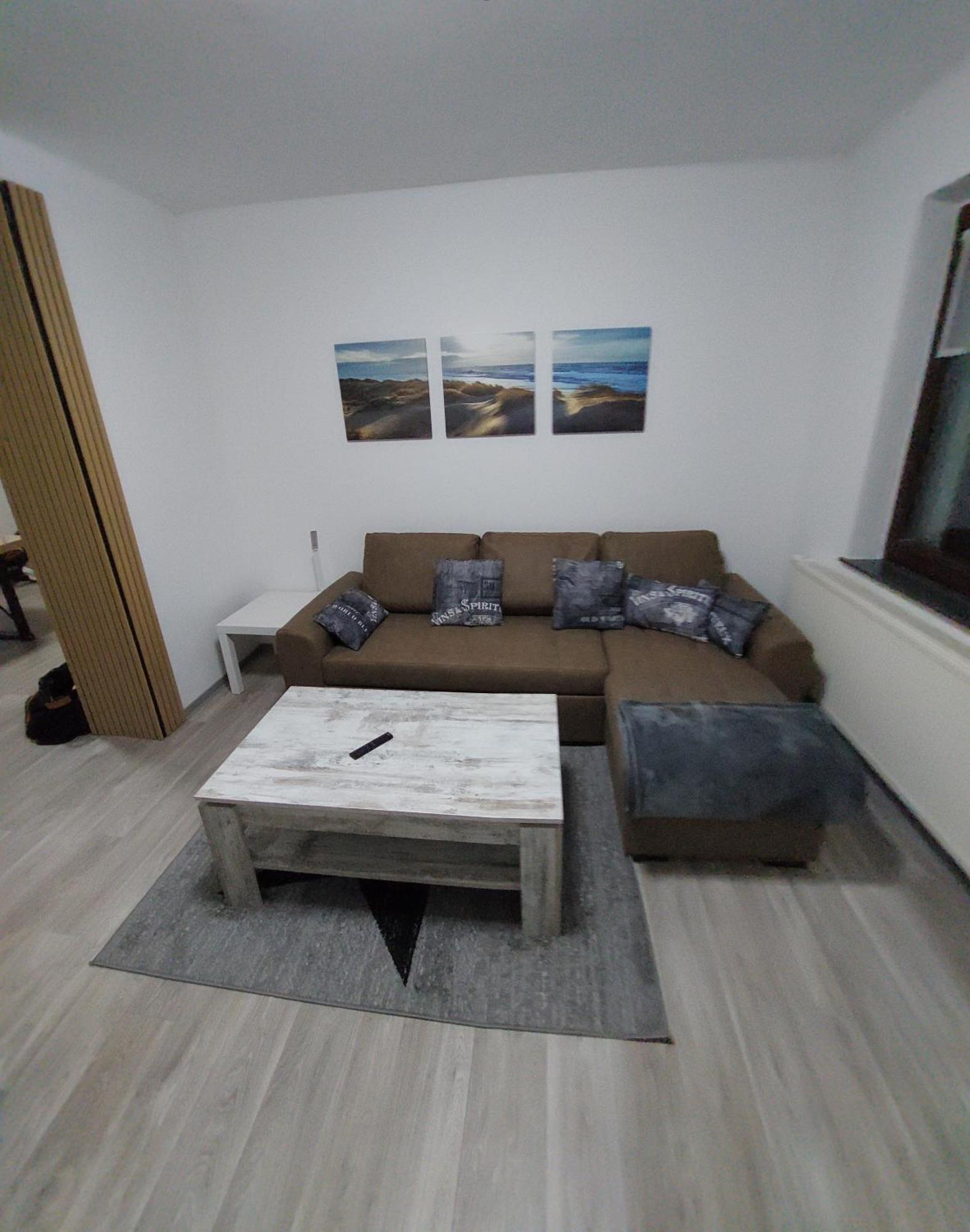 Ganze Ferienwohnung 5 Km Von Erfurt, Mit Kaffeevollautomat, Tv, Wlan, Boxspringbett, Schlafsofa Und Einkaufsmoeglichkeiten, Sehr Gute Anbindung Zur A71 Und A4, Kostenloser Oeff Parkplatz Fuer Pkw Und Transporter Elxleben Ngoại thất bức ảnh