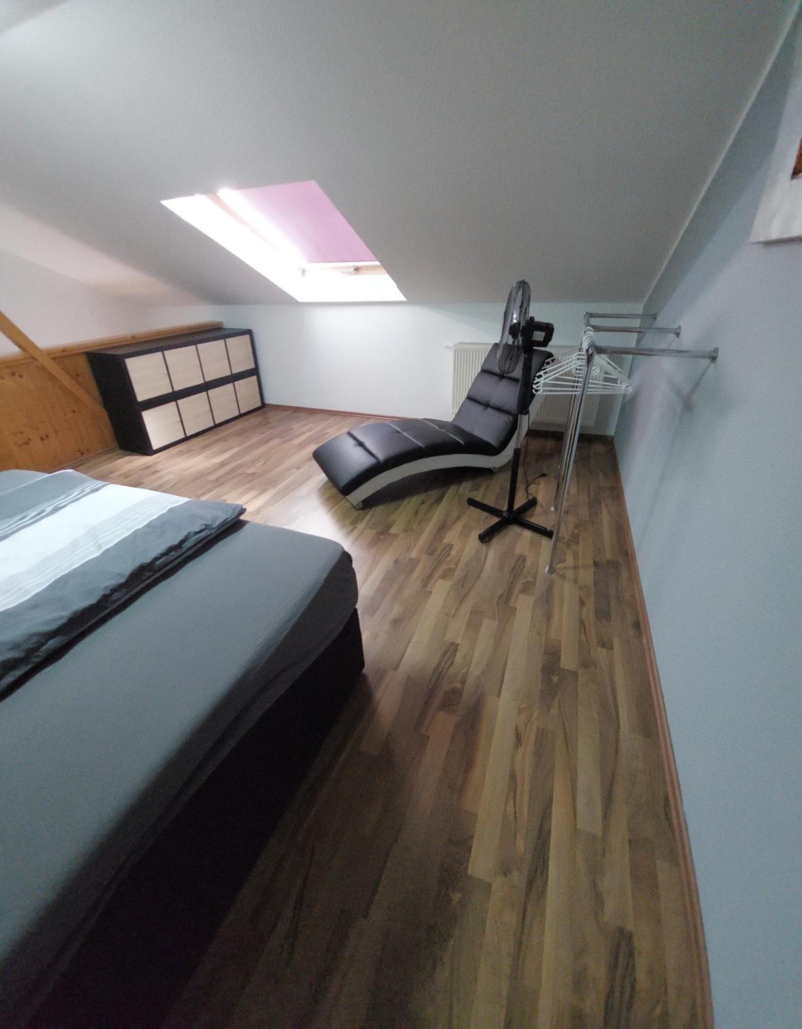 Ganze Ferienwohnung 5 Km Von Erfurt, Mit Kaffeevollautomat, Tv, Wlan, Boxspringbett, Schlafsofa Und Einkaufsmoeglichkeiten, Sehr Gute Anbindung Zur A71 Und A4, Kostenloser Oeff Parkplatz Fuer Pkw Und Transporter Elxleben Ngoại thất bức ảnh