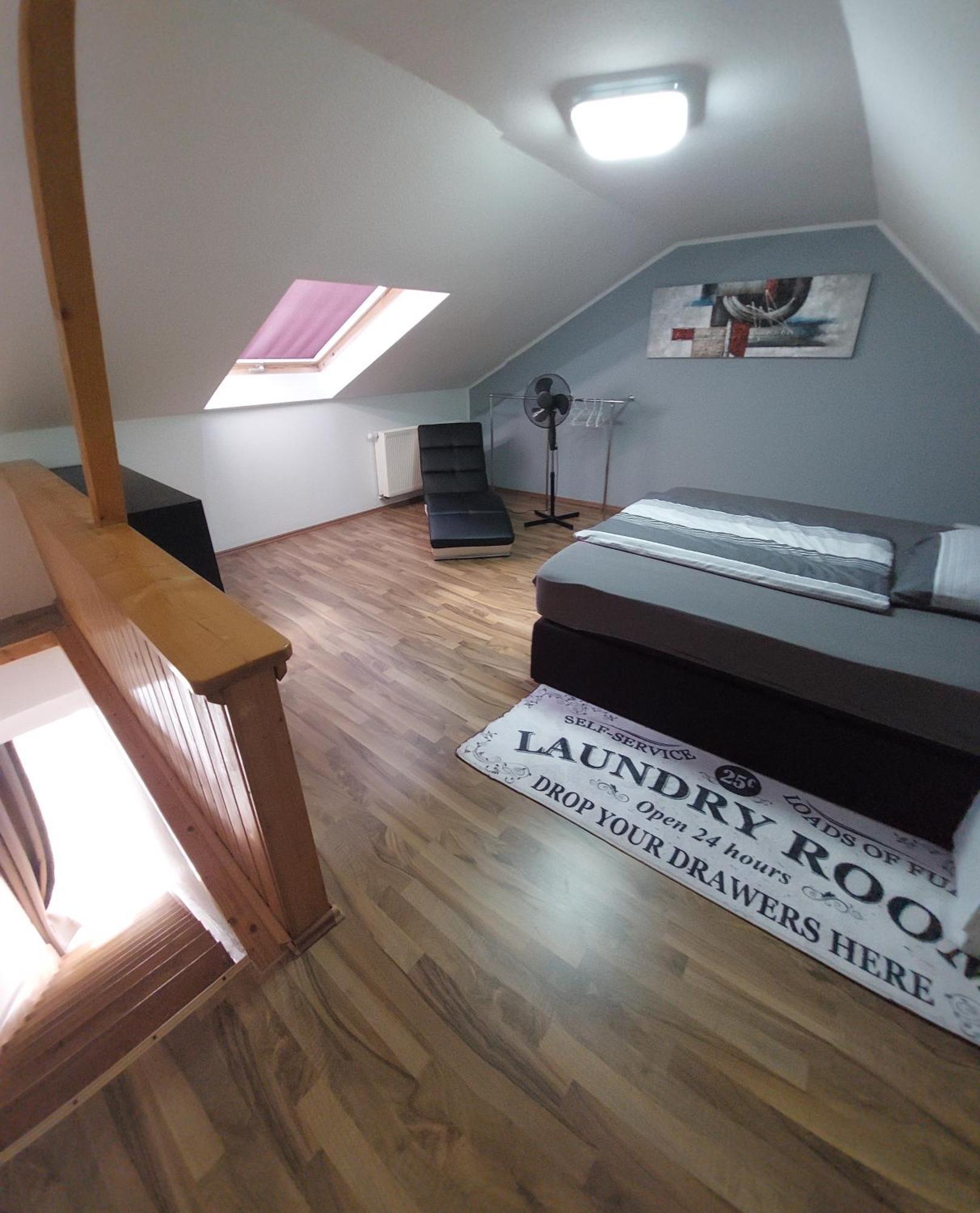 Ganze Ferienwohnung 5 Km Von Erfurt, Mit Kaffeevollautomat, Tv, Wlan, Boxspringbett, Schlafsofa Und Einkaufsmoeglichkeiten, Sehr Gute Anbindung Zur A71 Und A4, Kostenloser Oeff Parkplatz Fuer Pkw Und Transporter Elxleben Ngoại thất bức ảnh