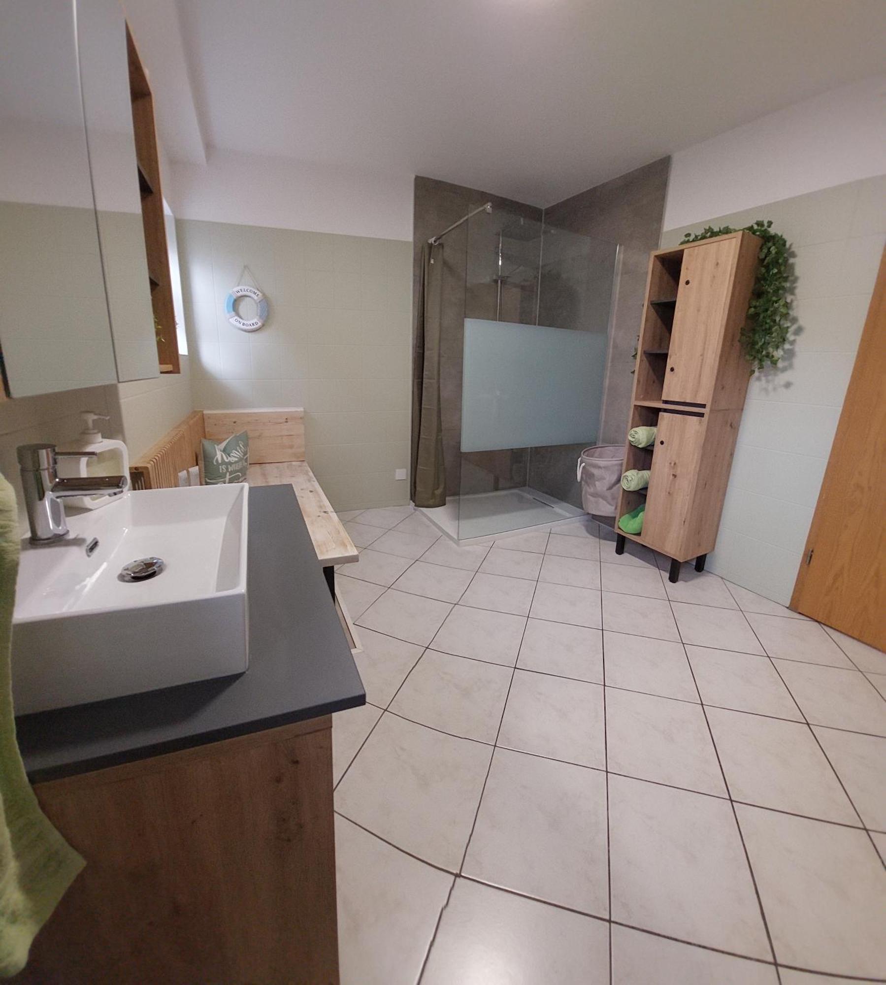 Ganze Ferienwohnung 5 Km Von Erfurt, Mit Kaffeevollautomat, Tv, Wlan, Boxspringbett, Schlafsofa Und Einkaufsmoeglichkeiten, Sehr Gute Anbindung Zur A71 Und A4, Kostenloser Oeff Parkplatz Fuer Pkw Und Transporter Elxleben Ngoại thất bức ảnh