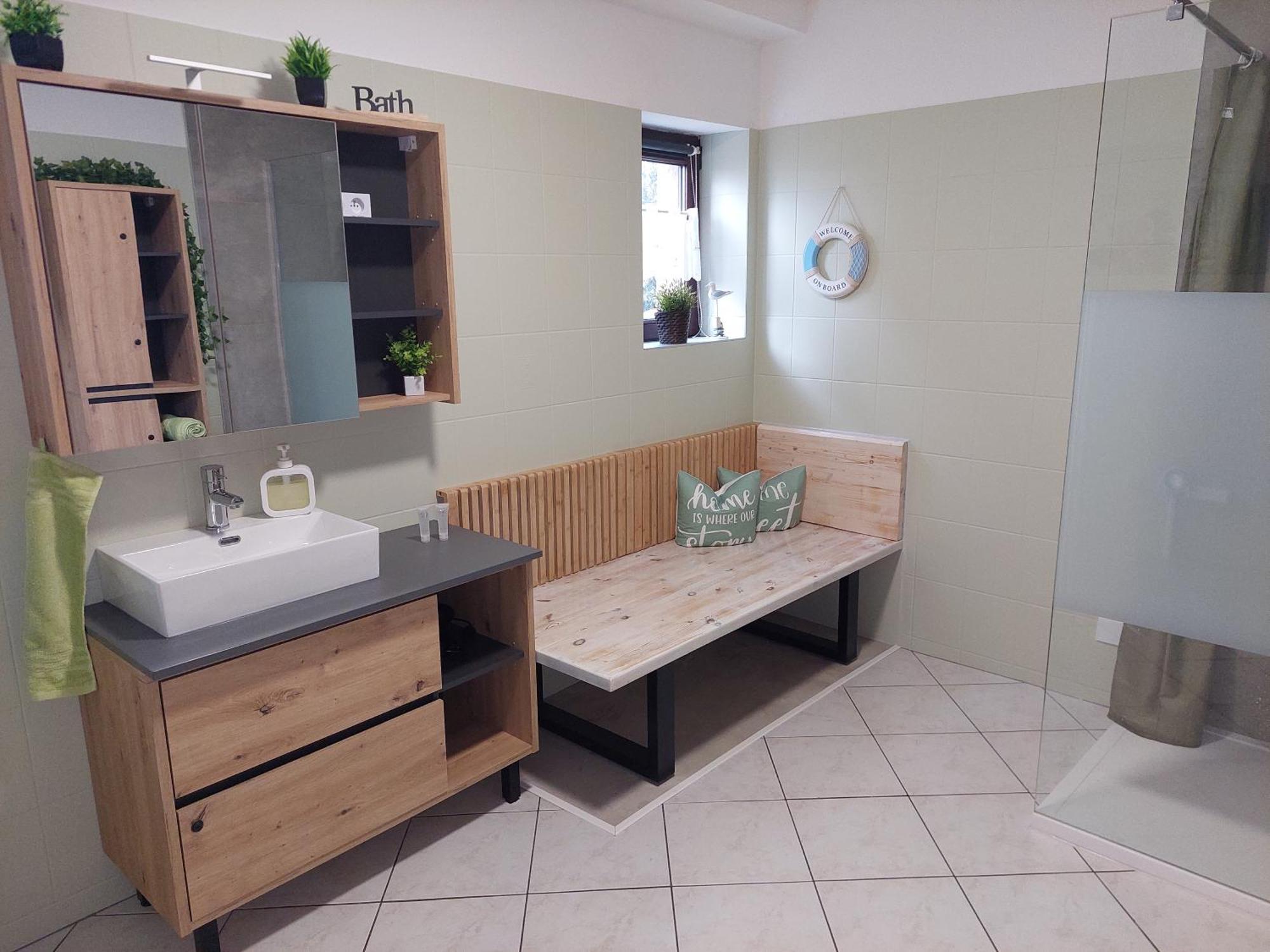 Ganze Ferienwohnung 5 Km Von Erfurt, Mit Kaffeevollautomat, Tv, Wlan, Boxspringbett, Schlafsofa Und Einkaufsmoeglichkeiten, Sehr Gute Anbindung Zur A71 Und A4, Kostenloser Oeff Parkplatz Fuer Pkw Und Transporter Elxleben Ngoại thất bức ảnh